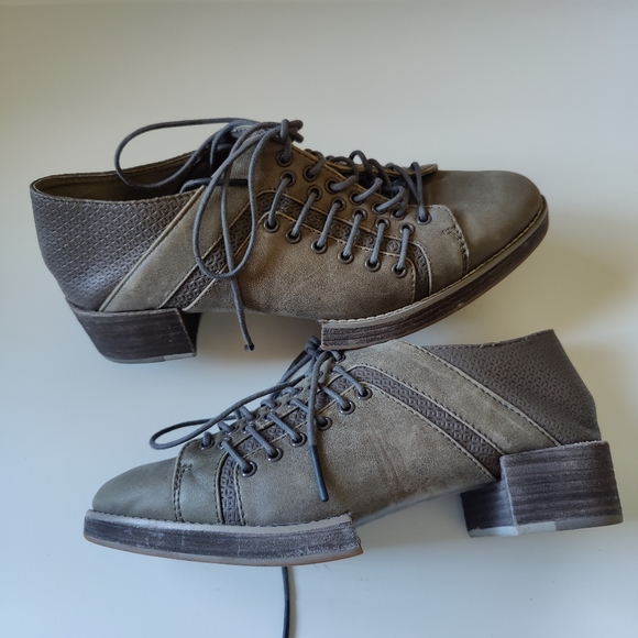 Kelsi Dagger Brooklyn Taylor Platform Split Sole Derby - Picture 4 of 8